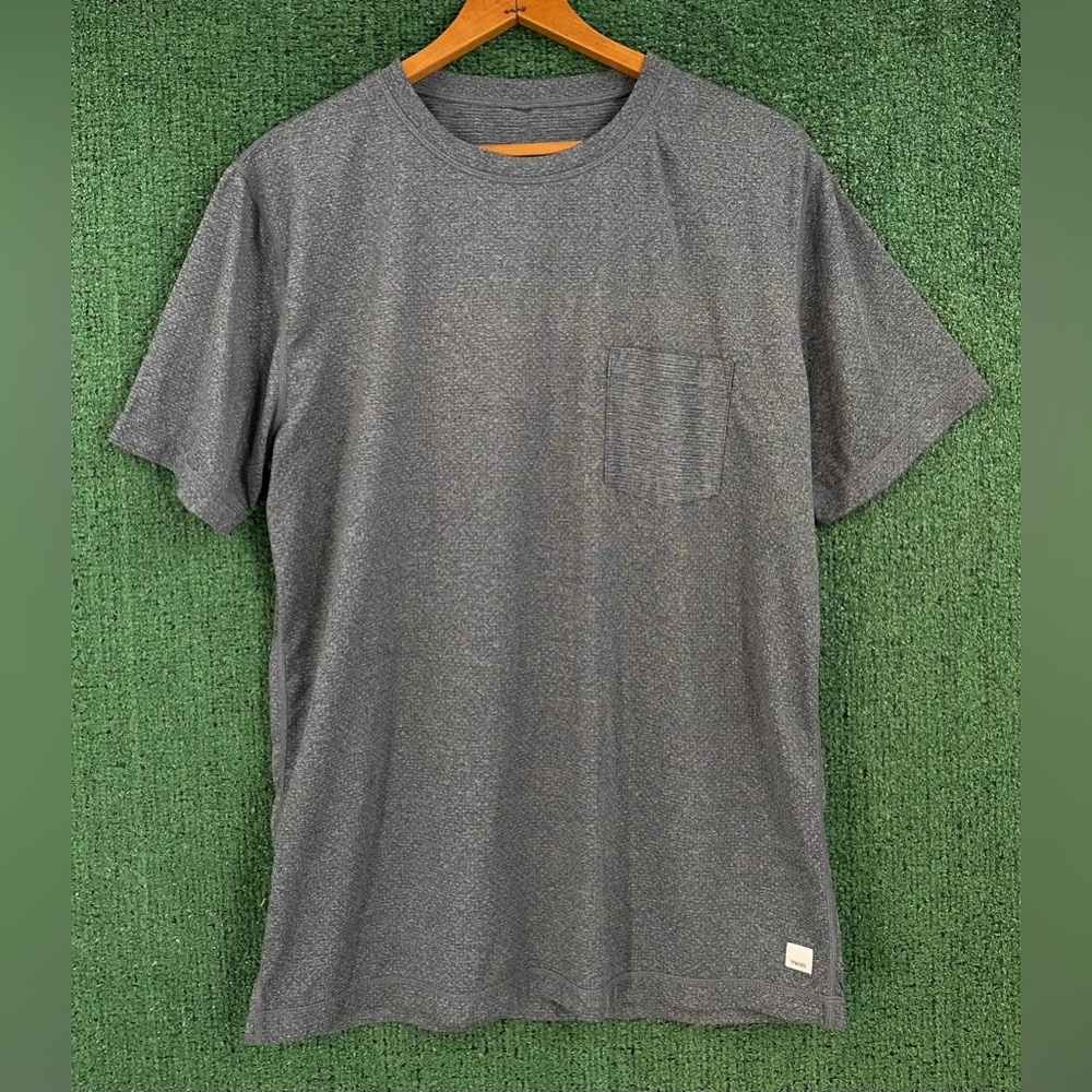Vuori Tradewinds Performance Dark Grey Pocket T-Shirt Men’s Size Medium